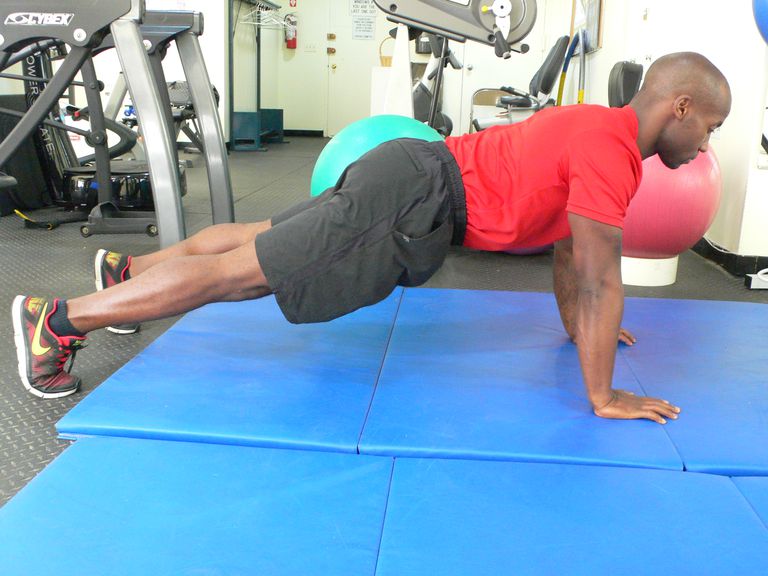 denne øvelse, squat position, dine hæle, hjemme træning, ryggen lige, skal tage