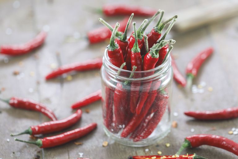 chili peber, antiinflammatoriske egenskaber, ayurvediske lægemidler, bivirkninger herunder, kinesisk medicin, kvalme opkastning