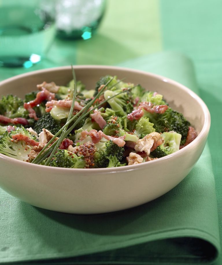 kalkun bacon, broccoli salat, broccoli hakket, broccoli hakket kopper, fint hakket, floretter skrællet