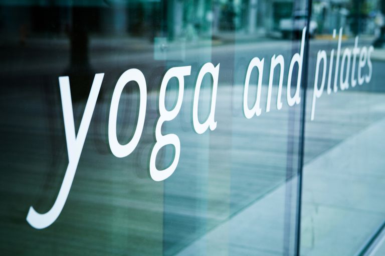 yoga klasser, Ashtanga yoga, fokuserer justering, Iyengar yoga, kigge efter, lærere studier
