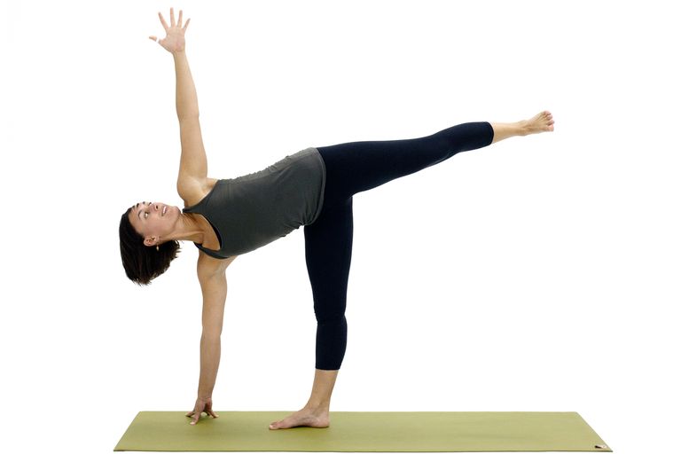 Foregående det grundlæggende: Yoga poserer for mellemled