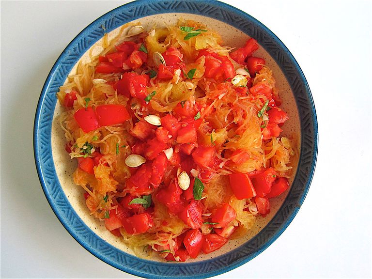 frisk basilikum, deres smag, friske tomater, hakket frisk, hakket frisk basilikum