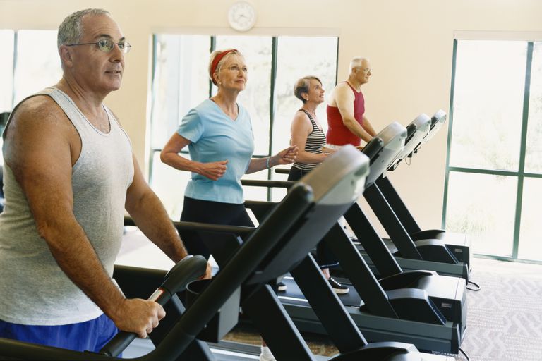 træning seniorer, mindst minutter, Workout Plan seniorer, håndlisterne gennem, hele træningen