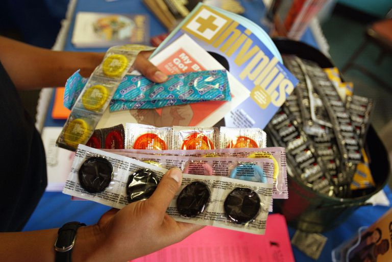 bruges dække, mandlige kondom, kvindelige kondomer, overføres gennem, overførte sygdomme, person trænger